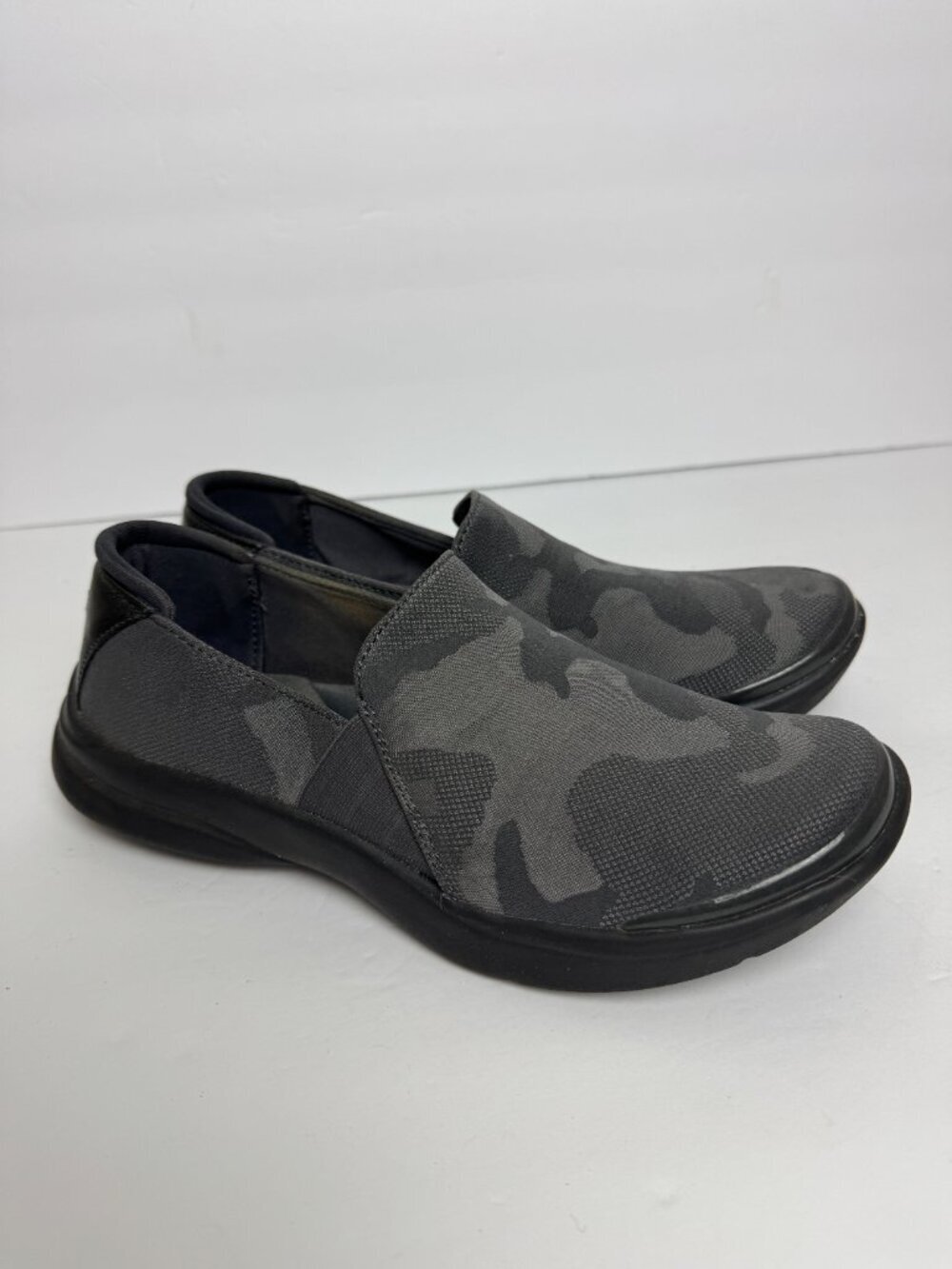 Bzees Jitterbug Like NEW Comfort Flat Loafer Gray Camouflage Camo Lightweight